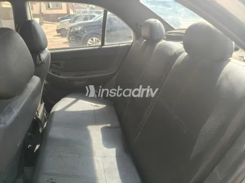 هيونداي فيرنا 2004 فضي مستعملة للبيع - 6