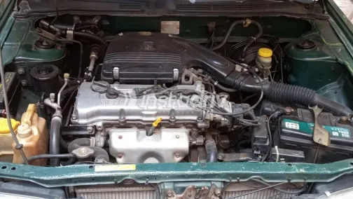 نيسان صنى 1999 أخضر غامق مستعملة للبيع - 3