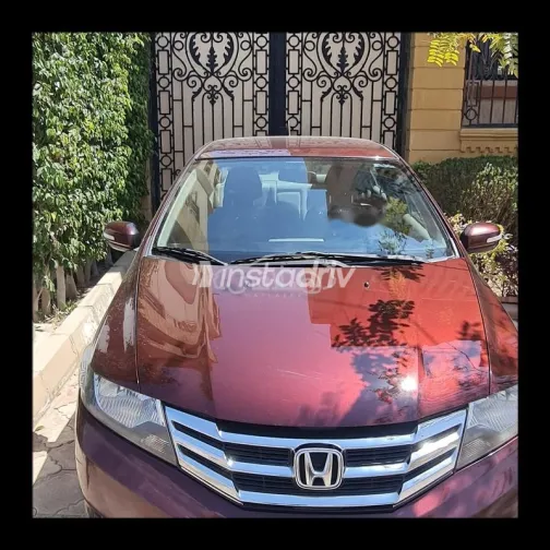 هوندا سيتى 2013 أحمر غامق مستعملة للبيع - 1