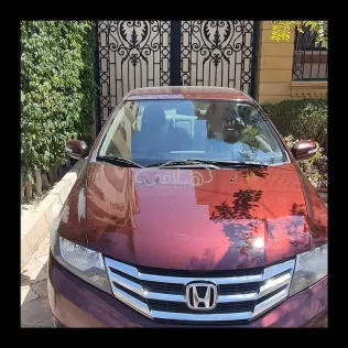 هوندا سيتى 2013 أحمر غامق مستعملة للبيع