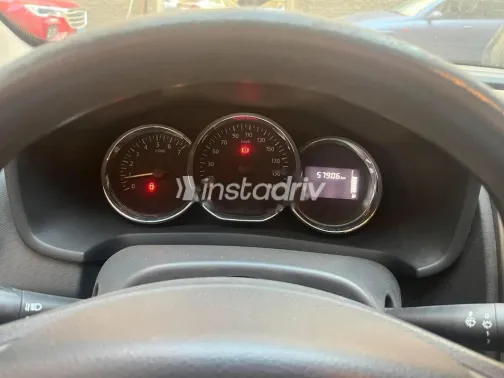 رينو لوجان 2017 أبيض مستعملة للبيع - 4