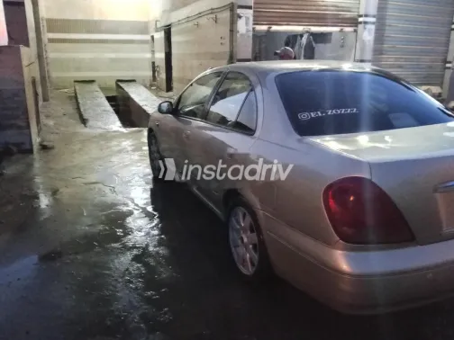 نيسان صنى 2007 ذهبي مستعملة للبيع - 1