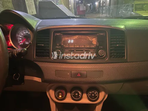 ميتسوبيشي لانسر 2015 أبيض مستعملة للبيع - 1