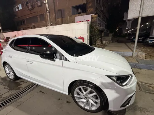 سيات ابيزا 2025 أبيض مستعملة للبيع - 2