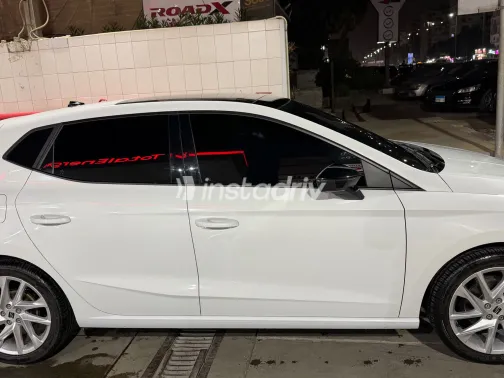 سيات ابيزا 2025 أبيض مستعملة للبيع - 5