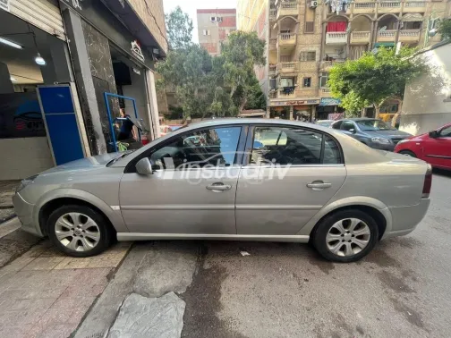 Opel Vectra 2008 Gold Used for Sale - 1