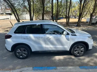 سوزوكى فيتارا 2022 أبيض مستعملة للبيع