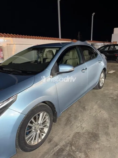 تويوتا كورولا 2016 سماوي مستعملة للبيع - 1