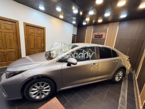 تويوتا كورولا 2021 فضي مستعملة للبيع - 5