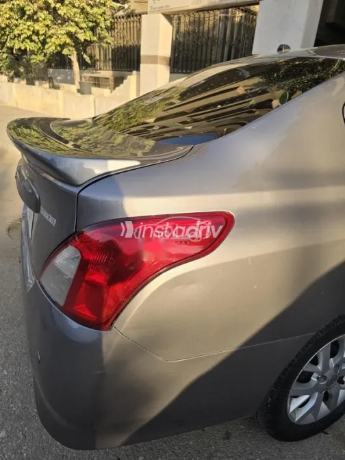 نيسان صنى 2022 أبيض مستعملة للبيع - 1