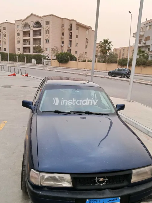 اوبل فيكترا 1994 أبيض مستعملة للبيع - 10