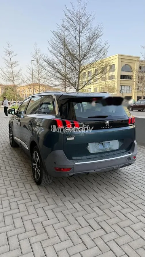 بيجو 5008 2019 أزرق غامق مستعملة للبيع - 4