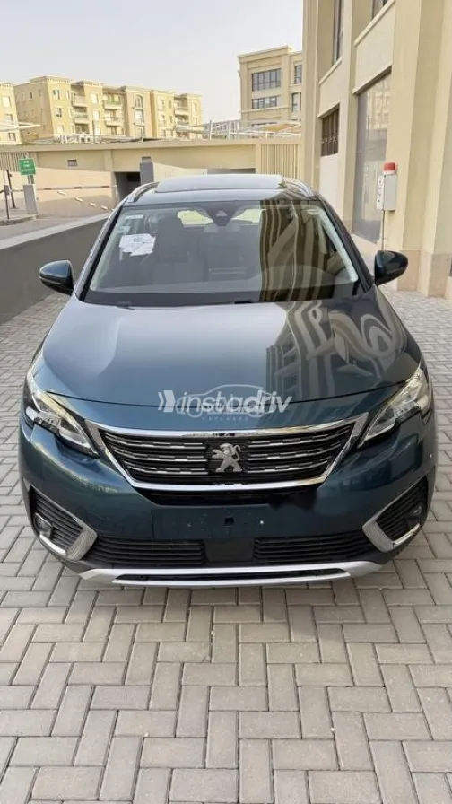 بيجو 5008 2019 أزرق غامق مستعملة للبيع - 5