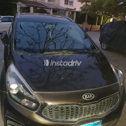 Kia Carens 2017 White Used for Sale - 1