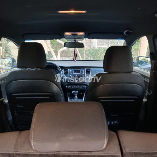 Kia Carens 2017 White Used for Sale - 2