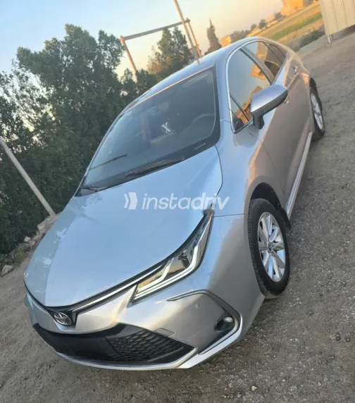 تويوتا كورولا 2024 أبيض مستعملة للبيع - 3