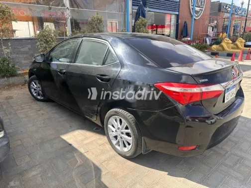 تويوتا كورولا 2015 أسود مستعملة للبيع - 2