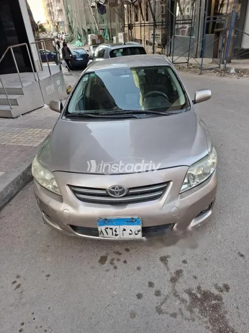 تويوتا كورولا 2010 ذهبي مستعملة للبيع - 1