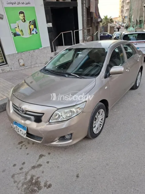 تويوتا كورولا 2010 ذهبي مستعملة للبيع - 2