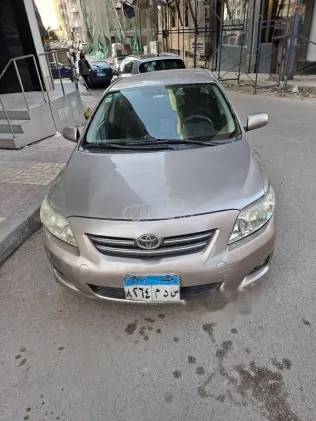 تويوتا كورولا 2010 ذهبي مستعملة للبيع