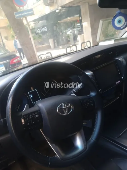 تويوتا فورتشنر 2022 أبيض مستعملة للبيع - 1