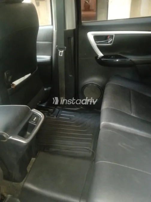 تويوتا فورتشنر 2022 أبيض مستعملة للبيع - 2