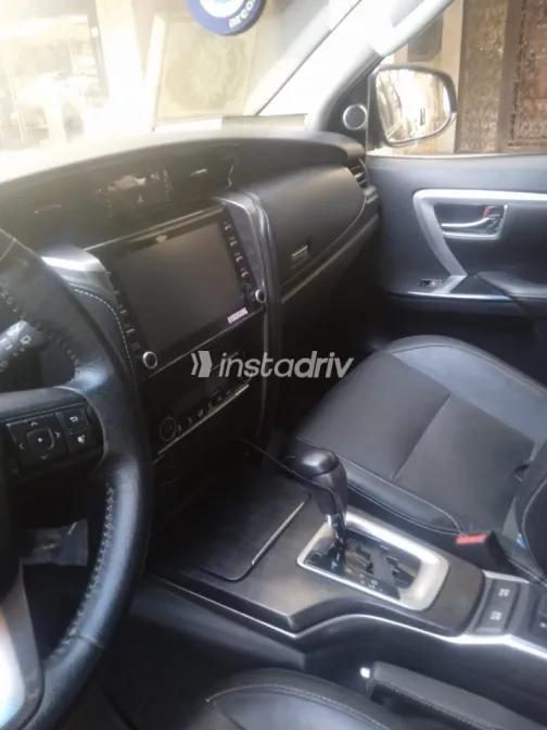 تويوتا فورتشنر 2022 أبيض مستعملة للبيع - 3