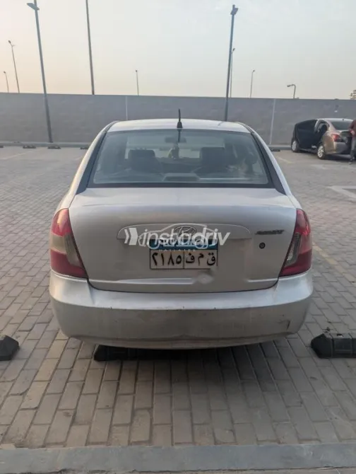 هيونداي اكسنت 2007 فضي مستعملة للبيع - 3