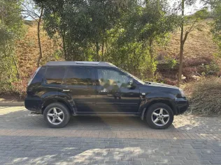 نيسان اكس تريل 2010 أسود مستعملة للبيع