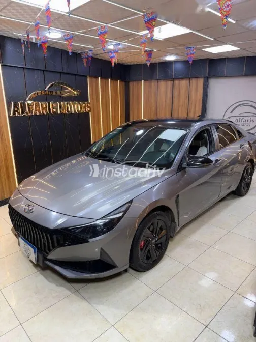 هيونداي إلنترا 2022 رمادي مستعملة للبيع - 2