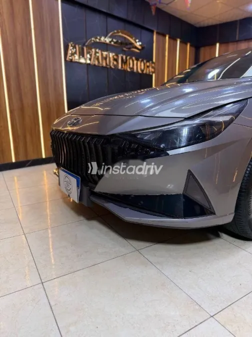 هيونداي إلنترا 2022 رمادي مستعملة للبيع - 4