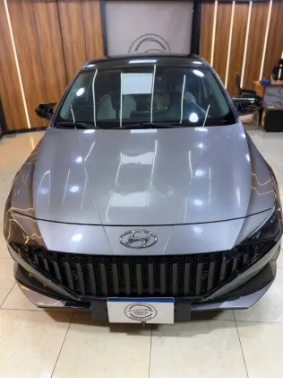 هيونداي إلنترا 2022 رمادي مستعملة للبيع
