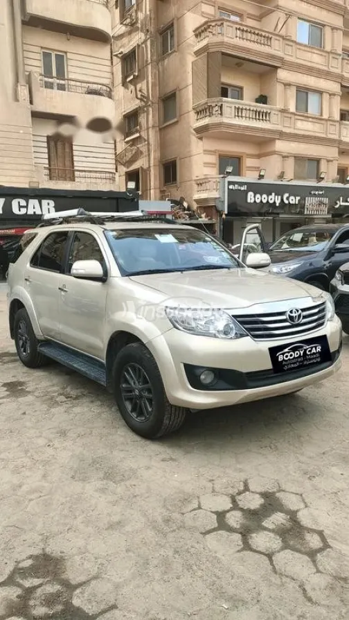تويوتا فورتشنر 2016 ذهبي مستعملة للبيع - 2