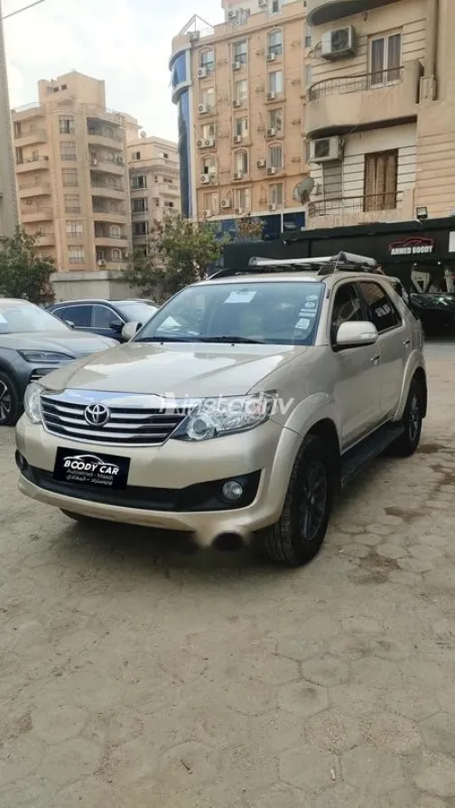 تويوتا فورتشنر 2016 ذهبي مستعملة للبيع - 3