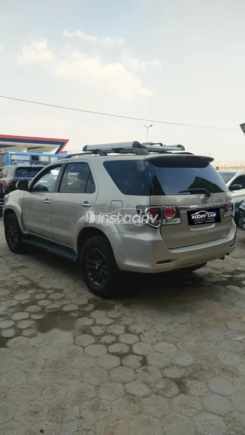 تويوتا فورتشنر 2016 ذهبي مستعملة للبيع - 4