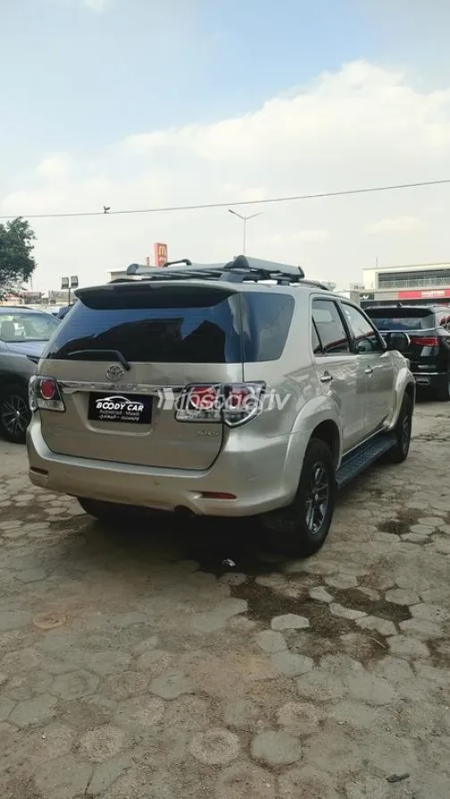 تويوتا فورتشنر 2016 ذهبي مستعملة للبيع - 5