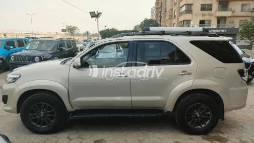 تويوتا فورتشنر 2016 ذهبي مستعملة للبيع - 6