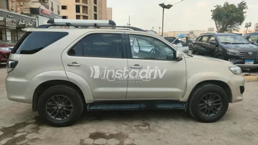 تويوتا فورتشنر 2016 ذهبي مستعملة للبيع - 7