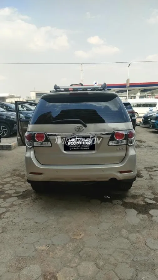 تويوتا فورتشنر 2016 ذهبي مستعملة للبيع - 8
