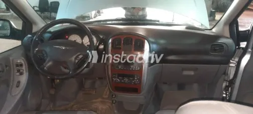 كرايسلر تاون اند كانترى 2005 فضي مستعملة للبيع - 3