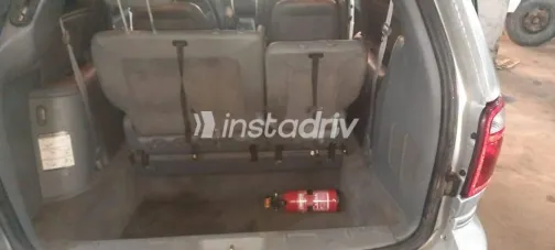 كرايسلر تاون اند كانترى 2005 فضي مستعملة للبيع - 4