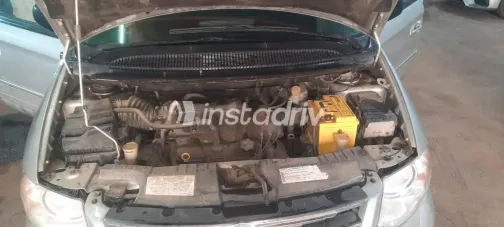 كرايسلر تاون اند كانترى 2005 فضي مستعملة للبيع - 6