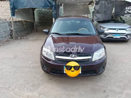 لادا جرانتا 2016 أحمر غامق مستعملة للبيع - 1