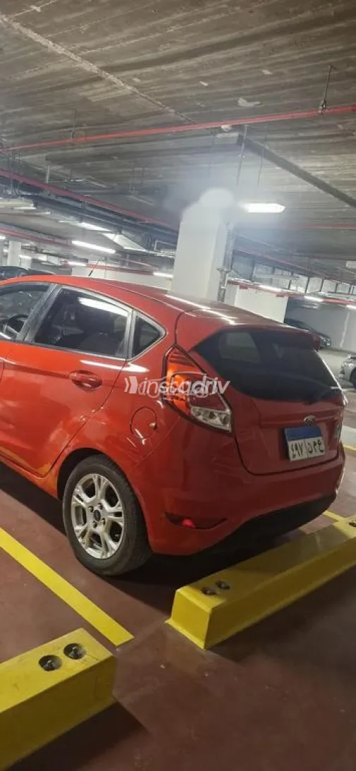 فورد فيستا 2014 أحمر مستعملة للبيع - 2