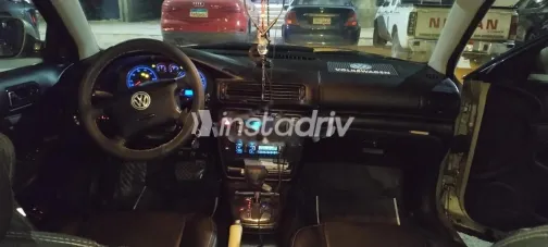 فولكس فاغن باسات 2001 ذهبي مستعملة للبيع - 6