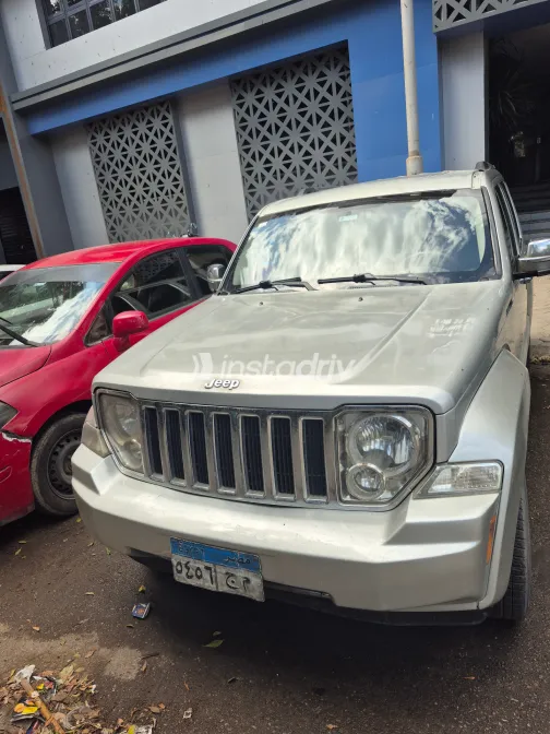 جيب شيروكي 2008 أبيض مستعملة للبيع - 3