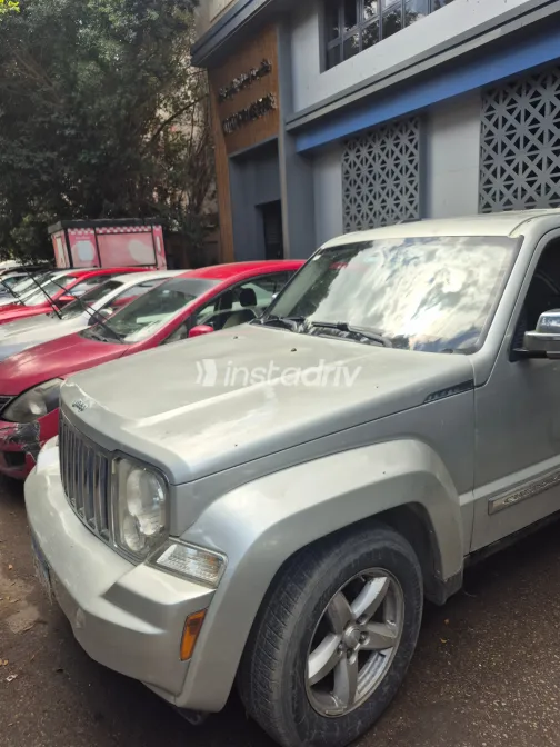 جيب شيروكي 2008 أبيض مستعملة للبيع - 5