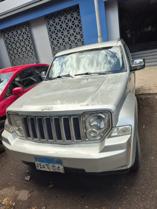 جيب شيروكي 2008 أبيض مستعملة للبيع - 6