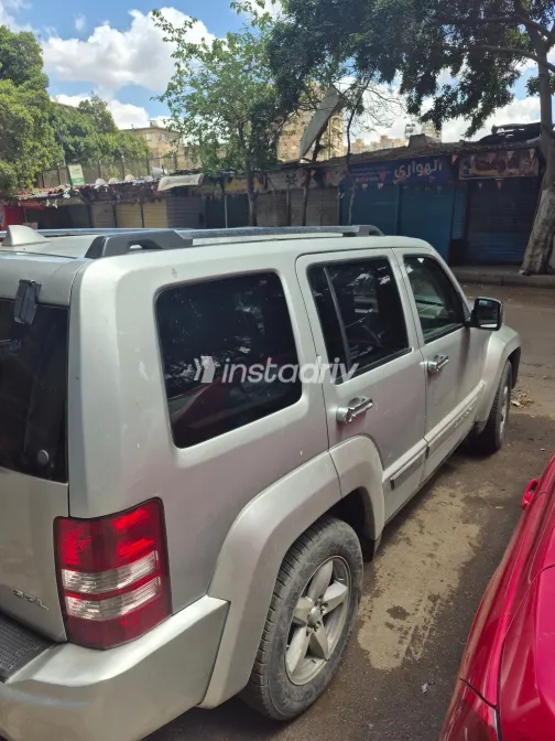 جيب شيروكي 2008 أبيض مستعملة للبيع - 7