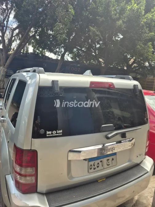 جيب شيروكي 2008 أبيض مستعملة للبيع - 8